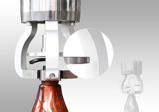 플립 상부 당기기 추진 로션 펌프를 위한 다중기능 8 머리 회전식 뚜껑봉함기