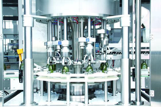 분 4000 BPH 화학 플라스틱 병 모자를 씌우는 기계