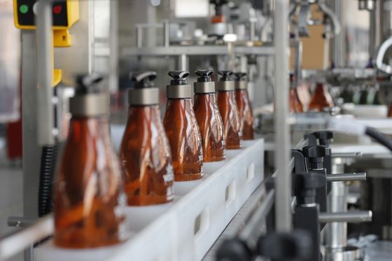 4KW 액 충전과 샴푸를 위한 뚜껑봉함기 6000BPH